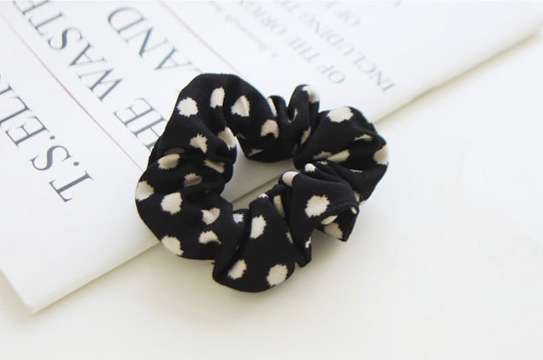 Dotty Scrunchie